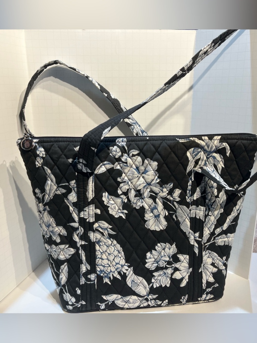 Liz & Co. Black and White Floral Quilted Shoulder Tote NWOT